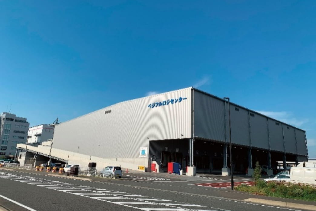 青果物専門の密閉型物流センターの写真